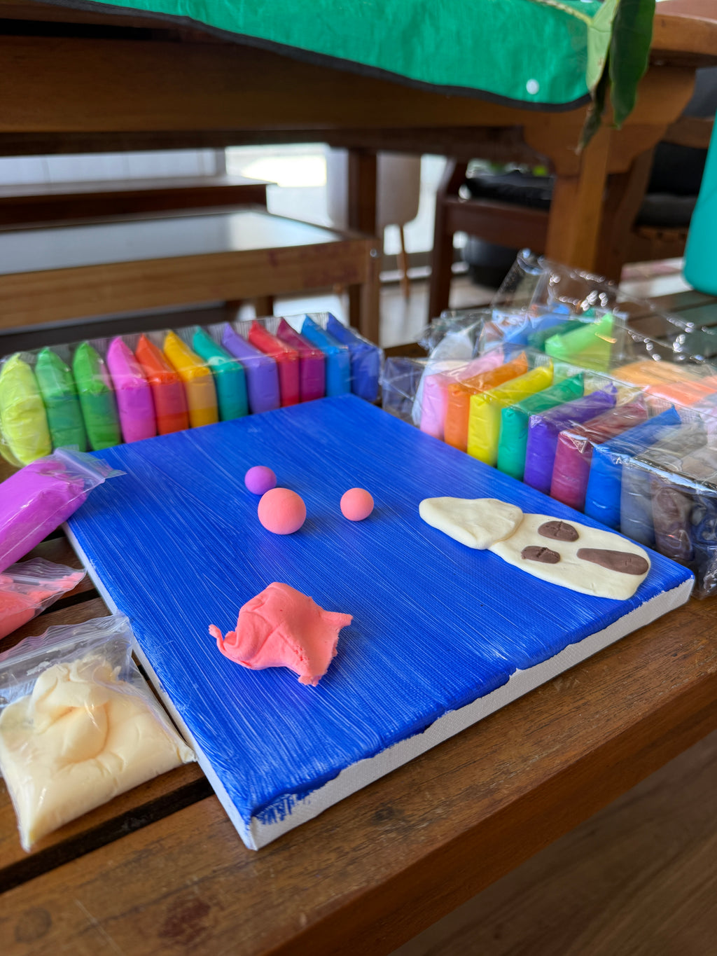 Sip, Paint and Sculpt: Balloon Canvas with Bubble Workshop