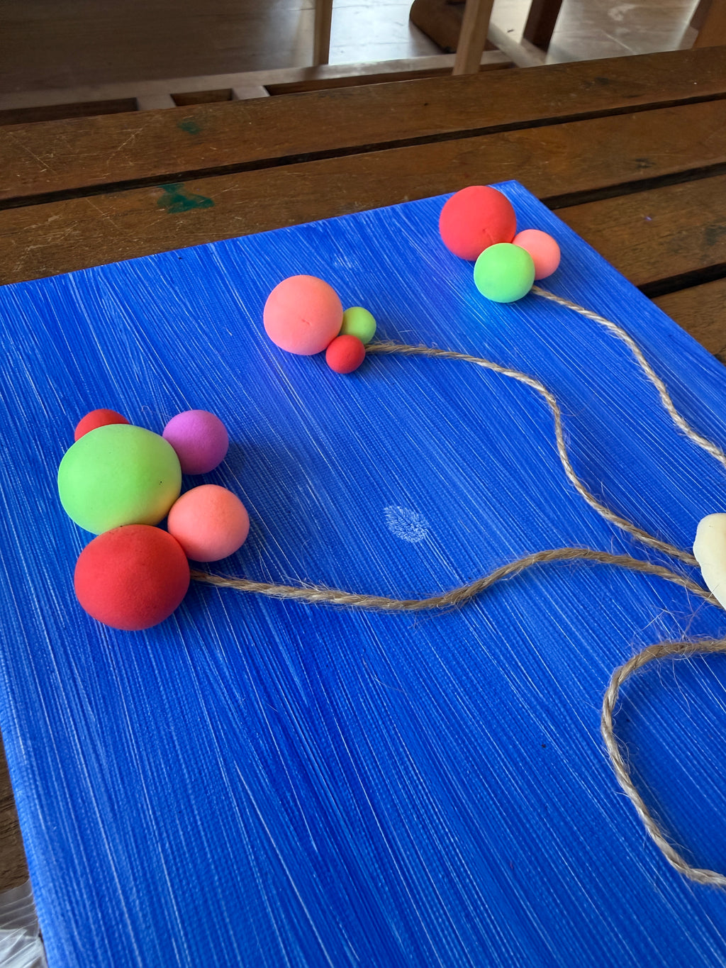Sip, Paint and Sculpt: Balloon Canvas with Bubble Workshop