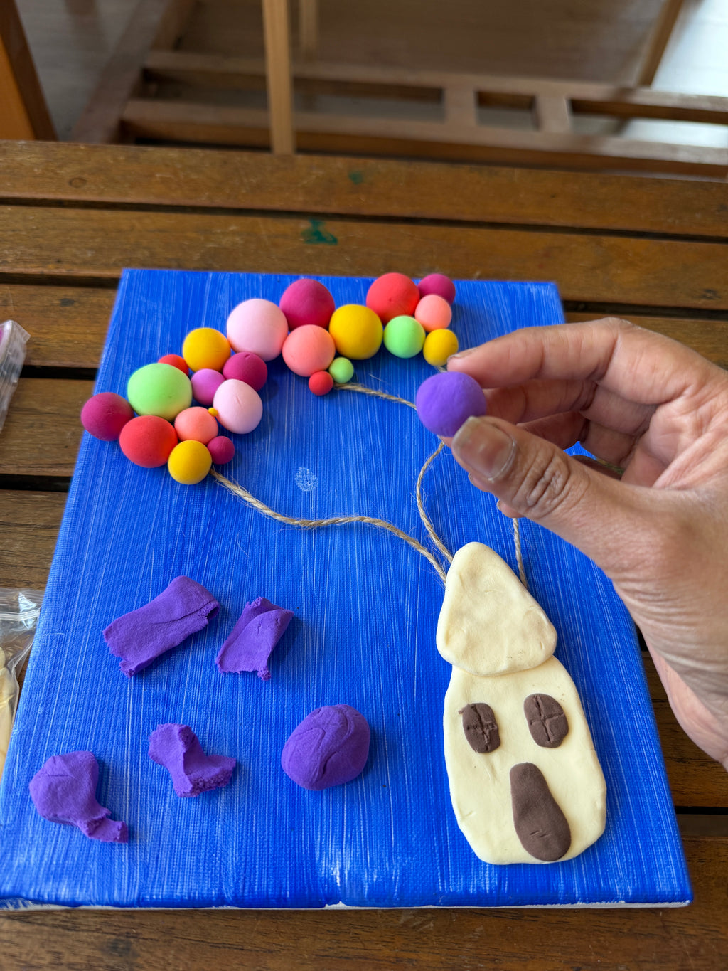 Sip, Paint and Sculpt: Balloon Canvas with Bubble Workshop