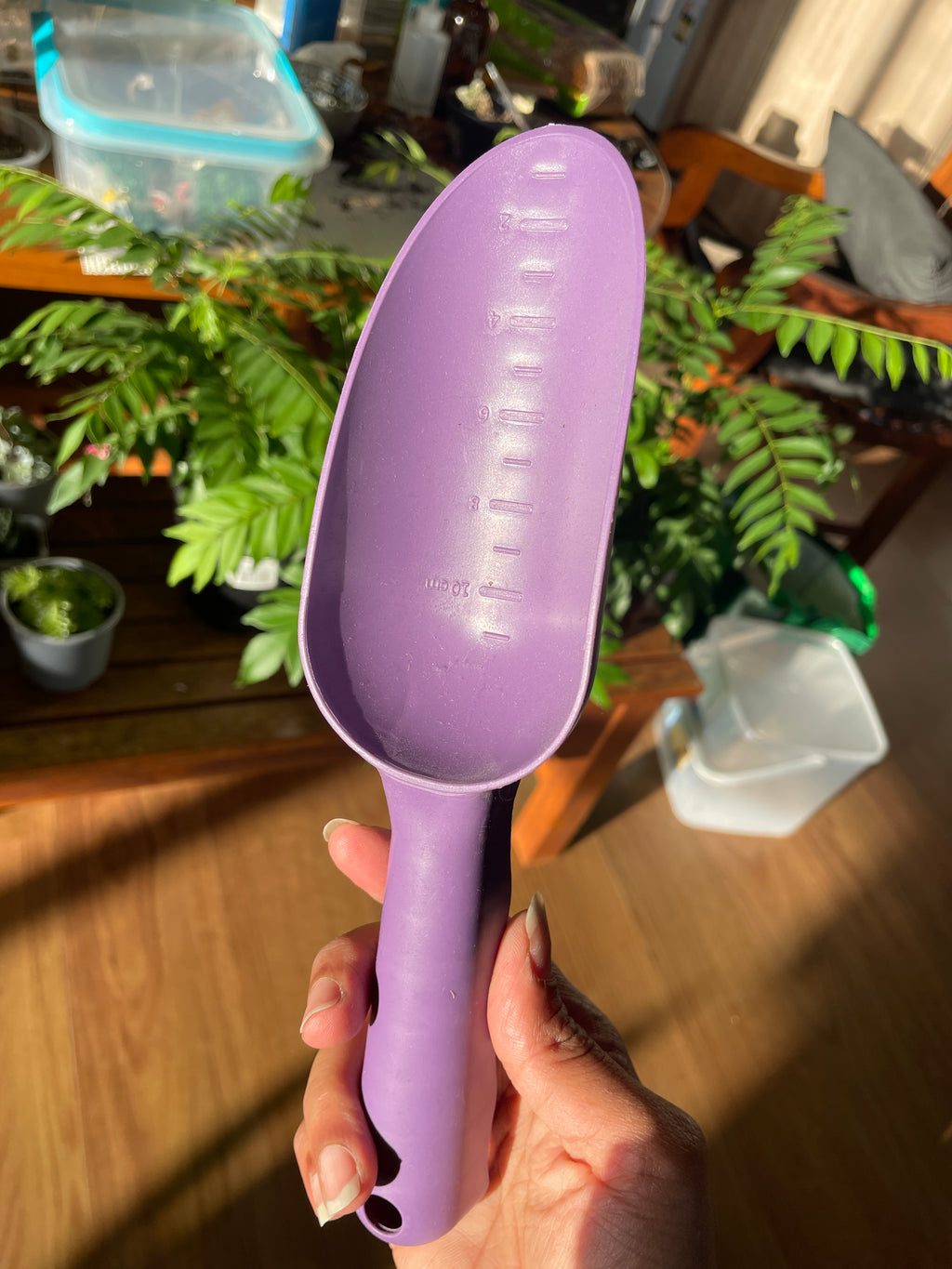 plastic-shovel-for-repotting